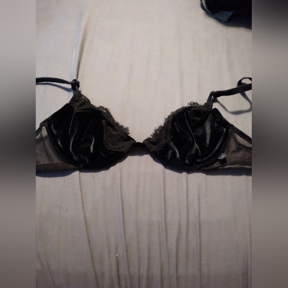 Sexy Victoria's secret bra 32c